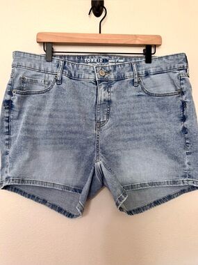 Torrid Perfect 5” Vintage Stretch Jean Shorts Women’s 16 Light Wash